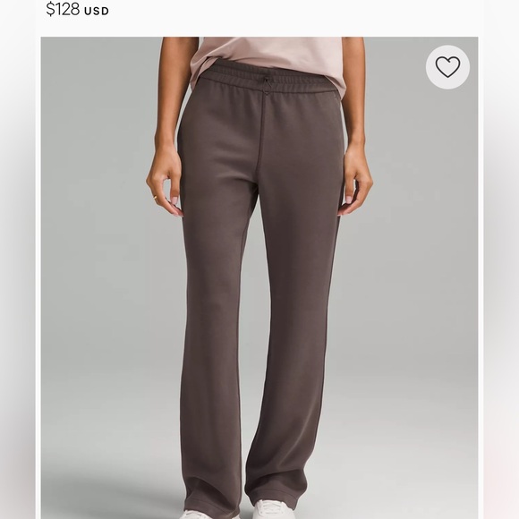 Softstreme High-Rise Pant
Regular Brown - Picture 5 of 6